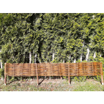 Płotek wiklinowy– rabatka 120×20 cm