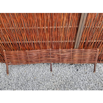 Płotek wiklinowy– rabatka 120×20 cm